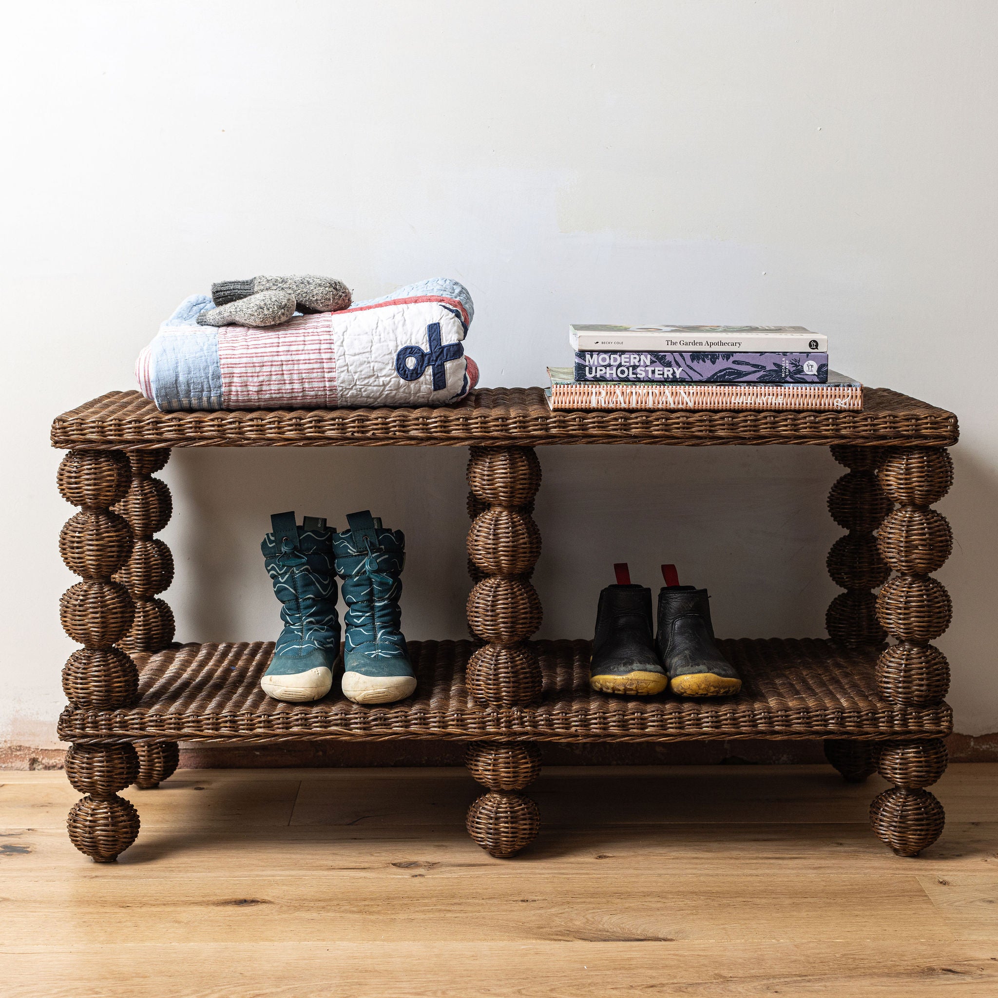 Bobbin-rattan-bench-in-a-hallway
