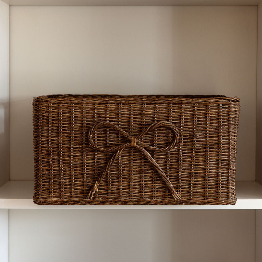 Bow-rattan-basket-medium-close-up