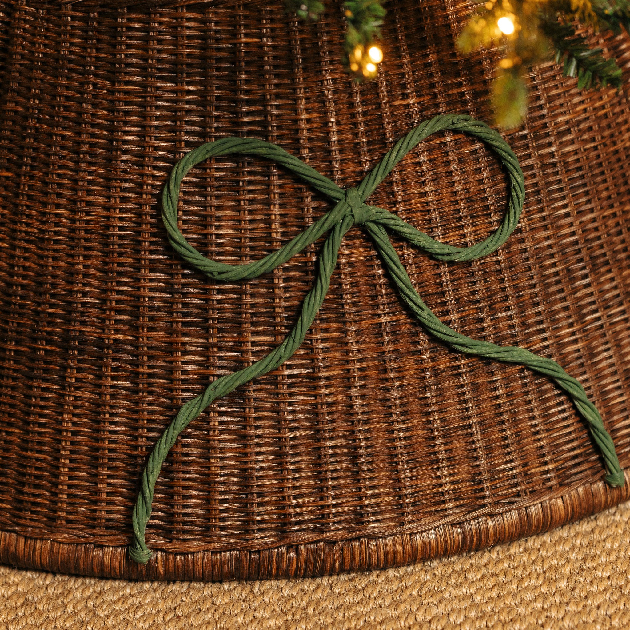 Bow-rattan-christmas-tree-skirt-close-up