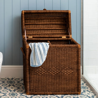 Chest-laundry-basket-teak-with-the-open-lid
