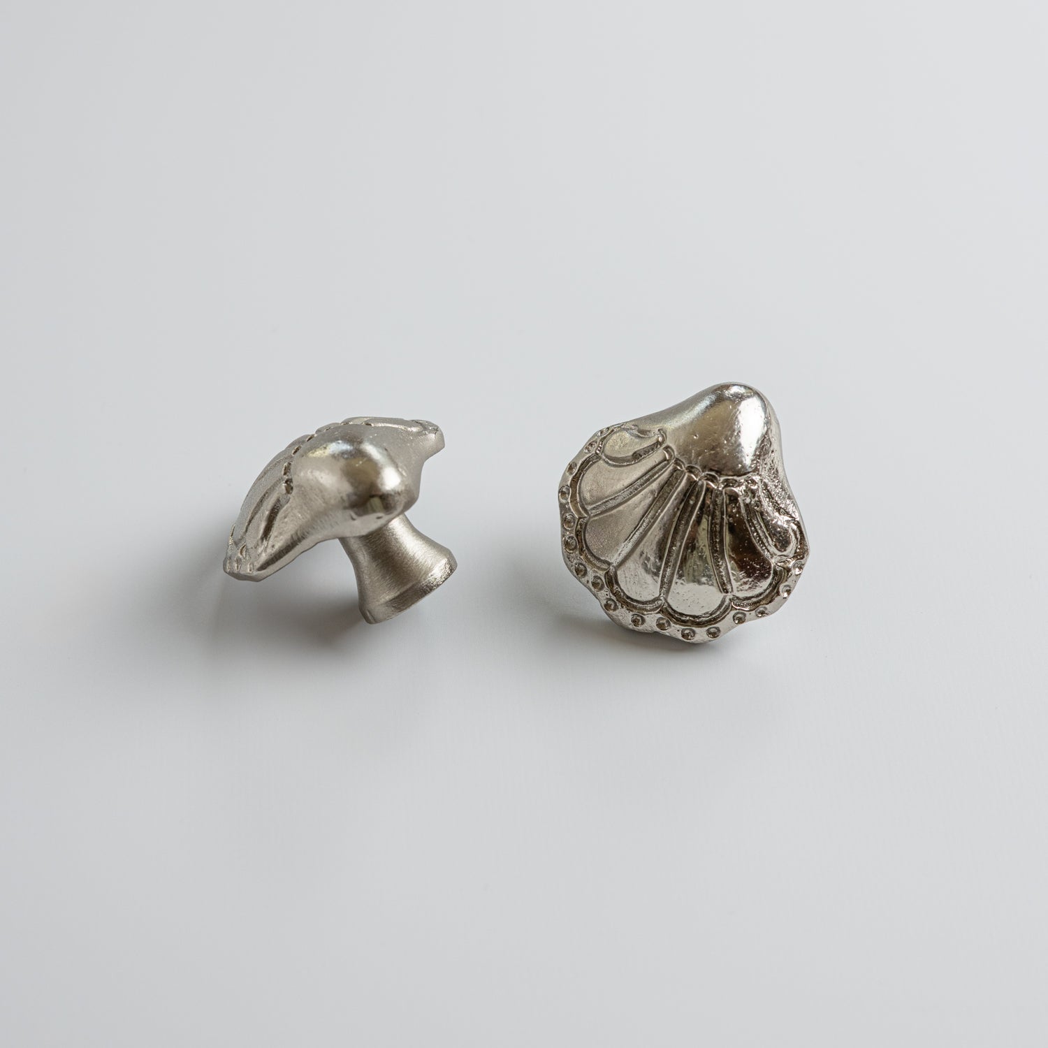 Chunky-shell-knob-chrome-brass-set