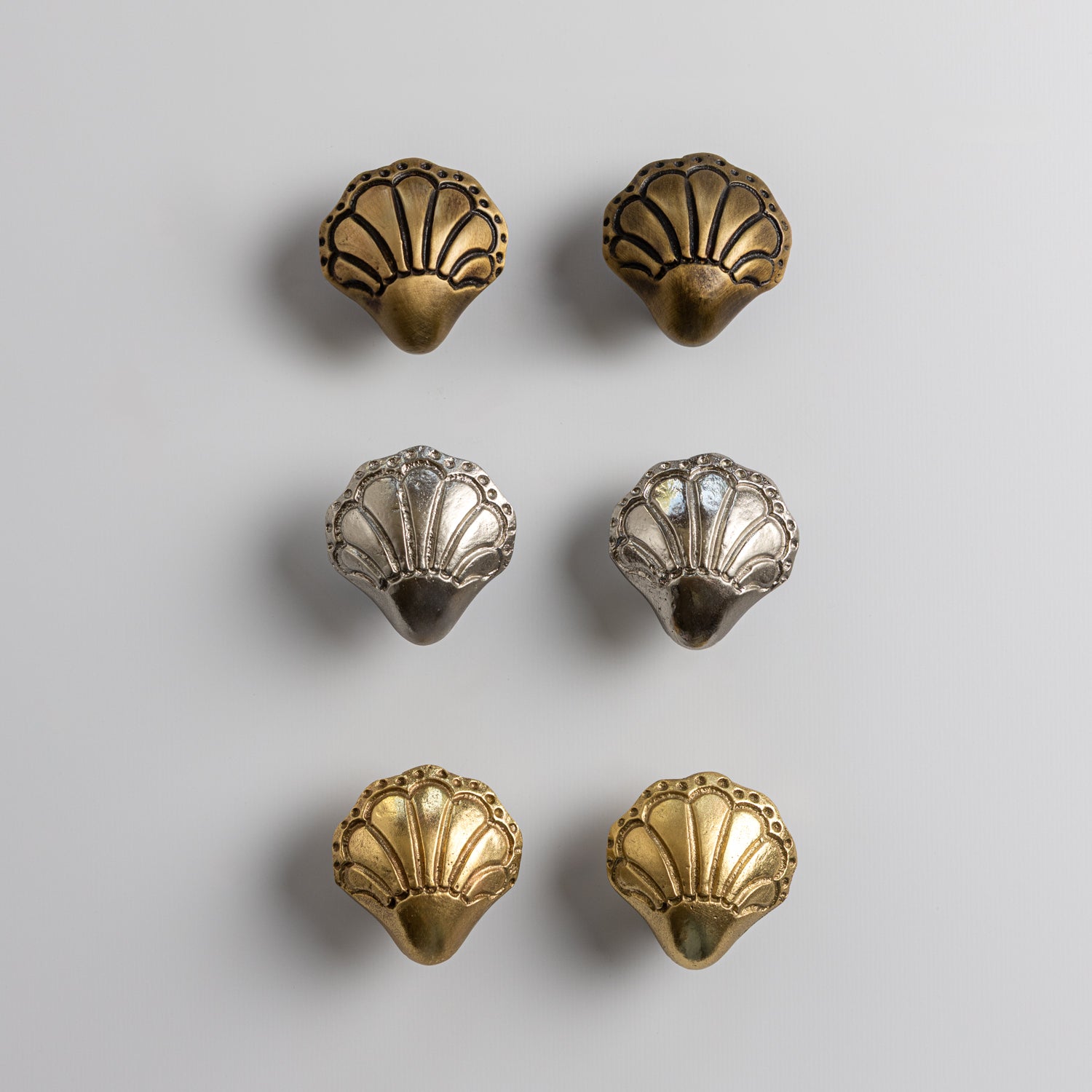 Chunky-shell-knob-lacquered-brass-all-finishes