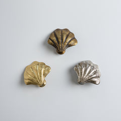 Curved-shell-knob-lacquered-brass-all-finishes