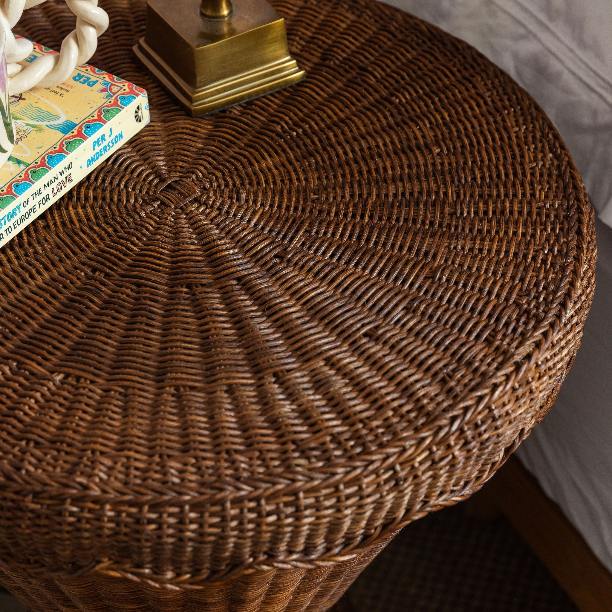 Damru-side-table-close-up-view