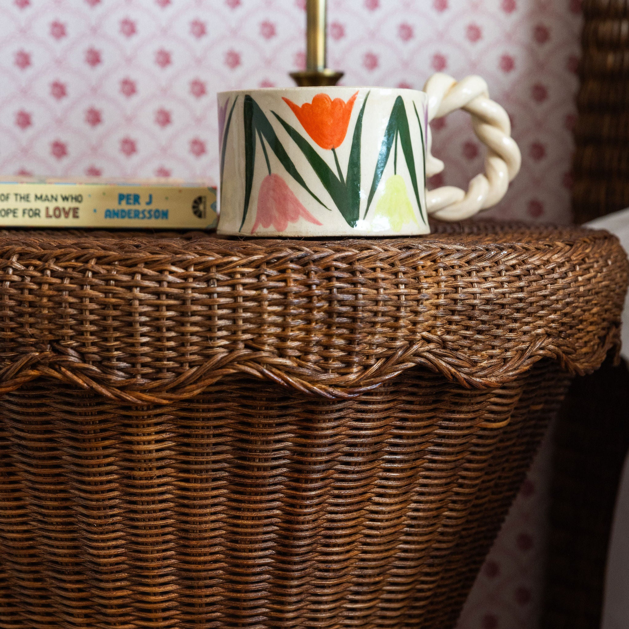 Damru-side-table-top-edges