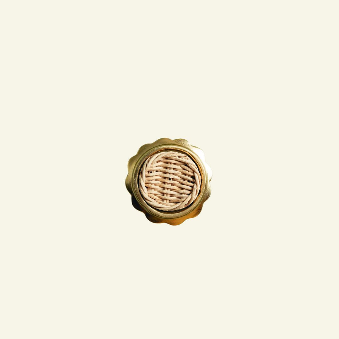 Delilah-round-knob-gold-natural