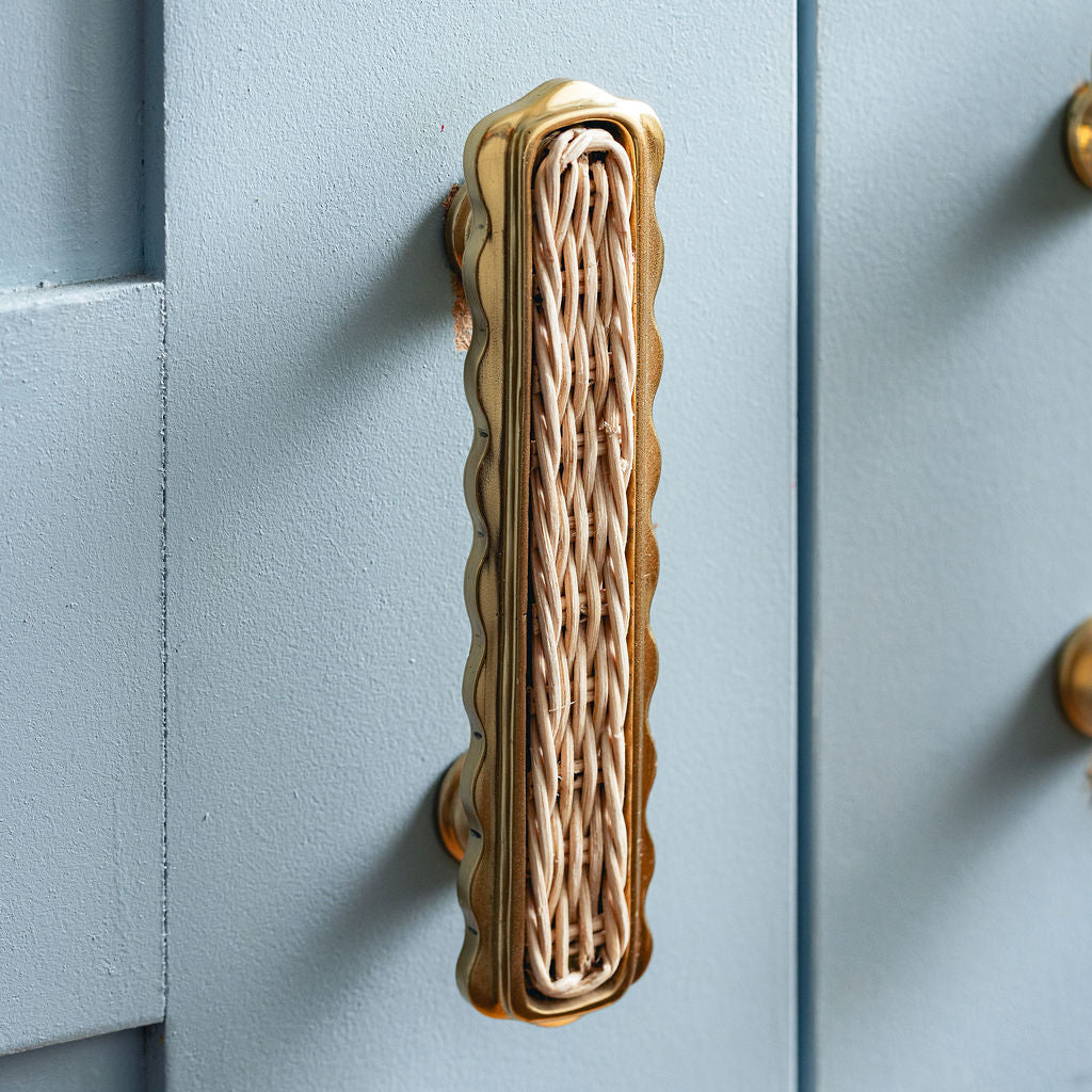 Delilah Handle, Brass & Natural close up