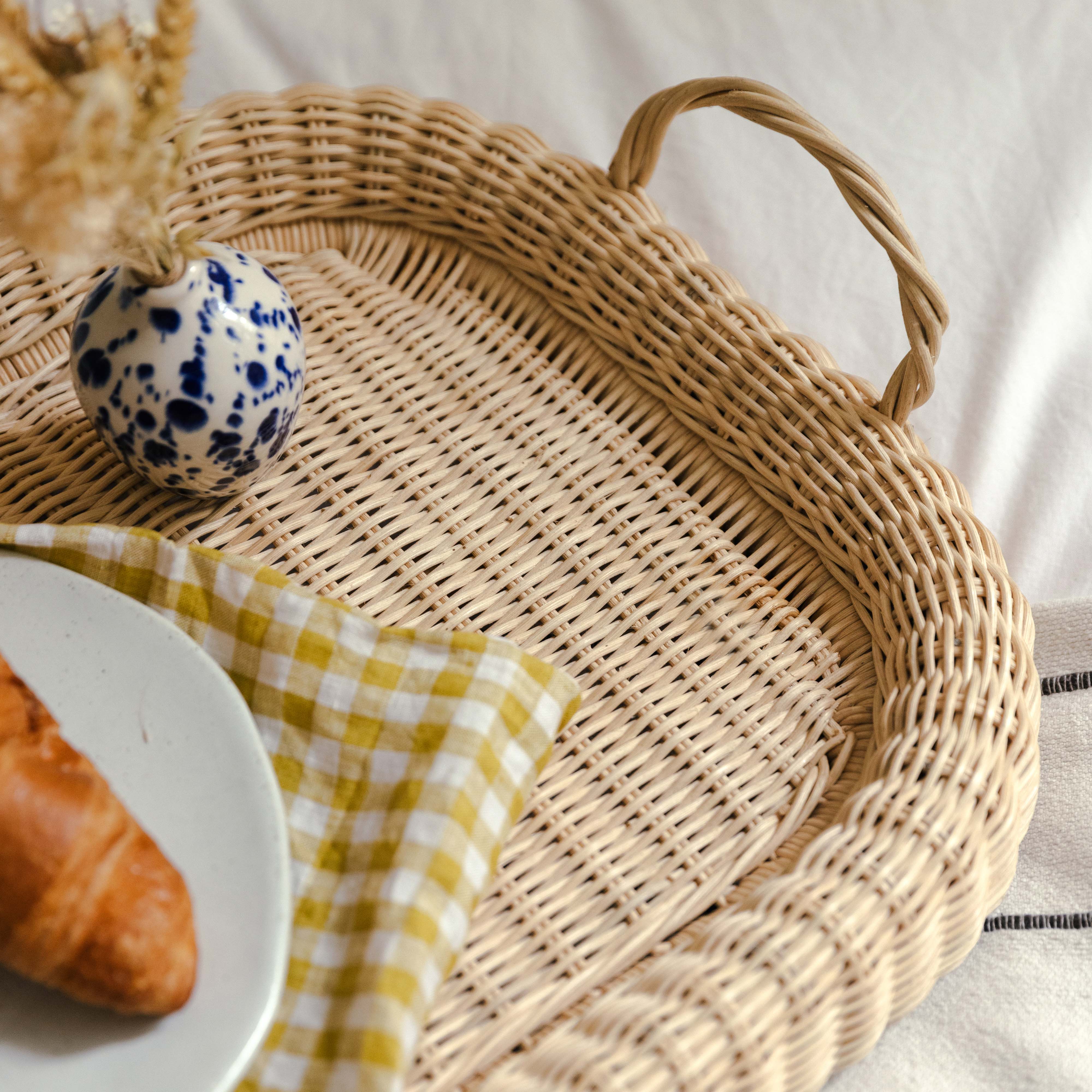 mimi-chunky-tray-natural-rattan-closeup