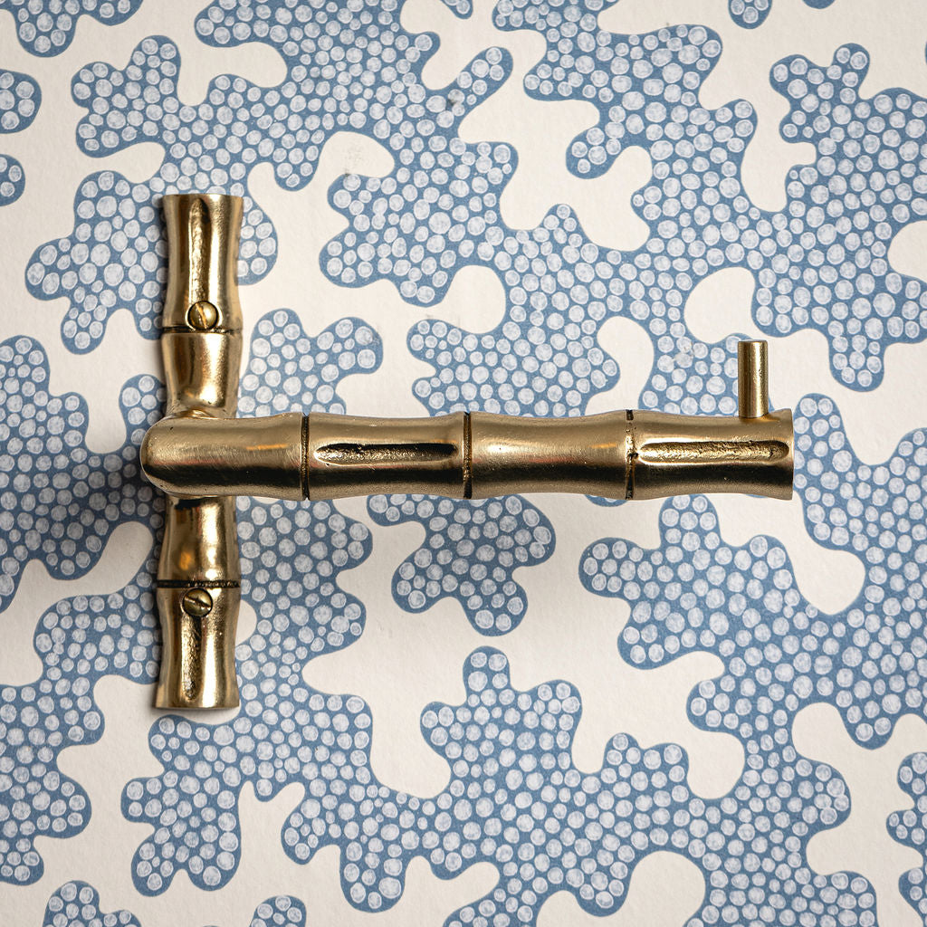 Linley Toilet roll holder lacquered brass front image