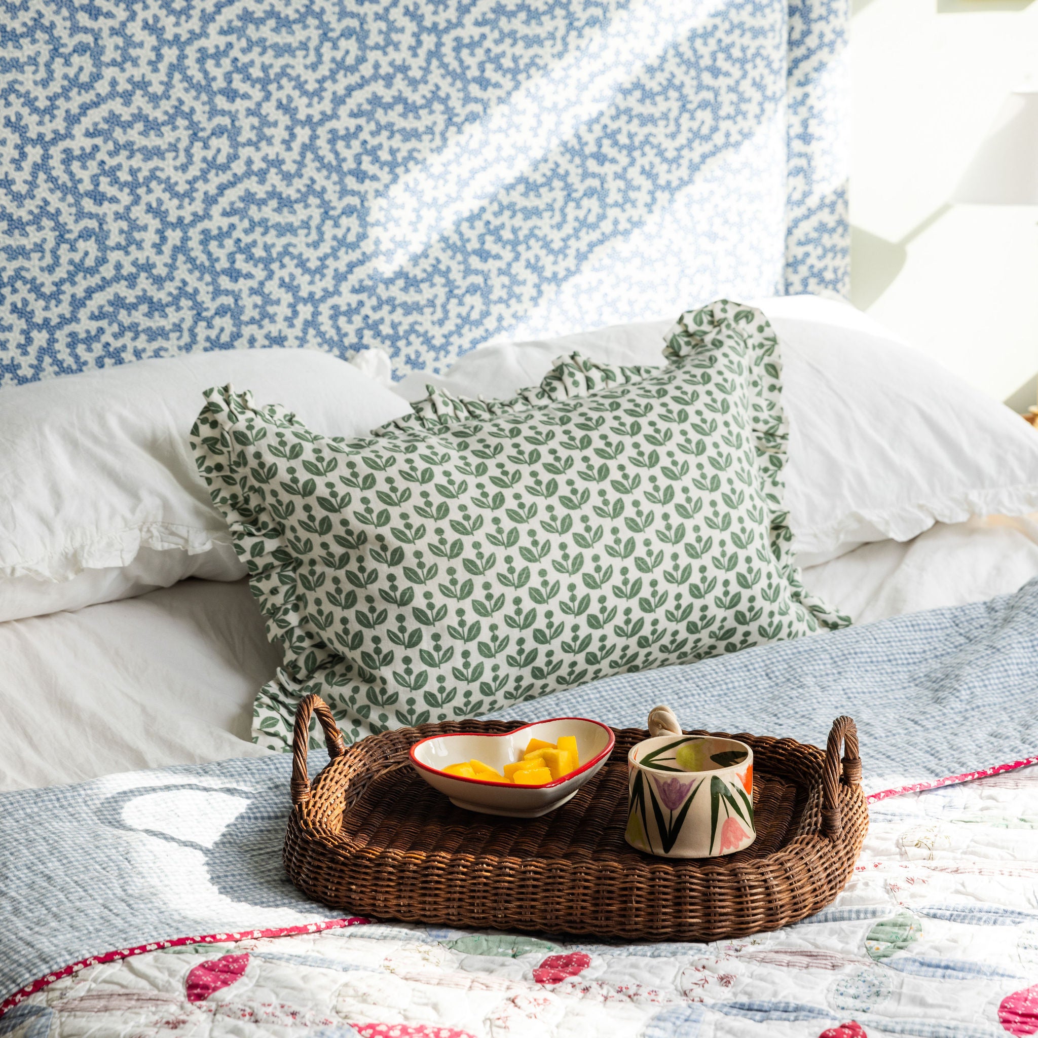 MINI-CHUNKY-TRAY-IN-BED-WITH-BREAKFAST