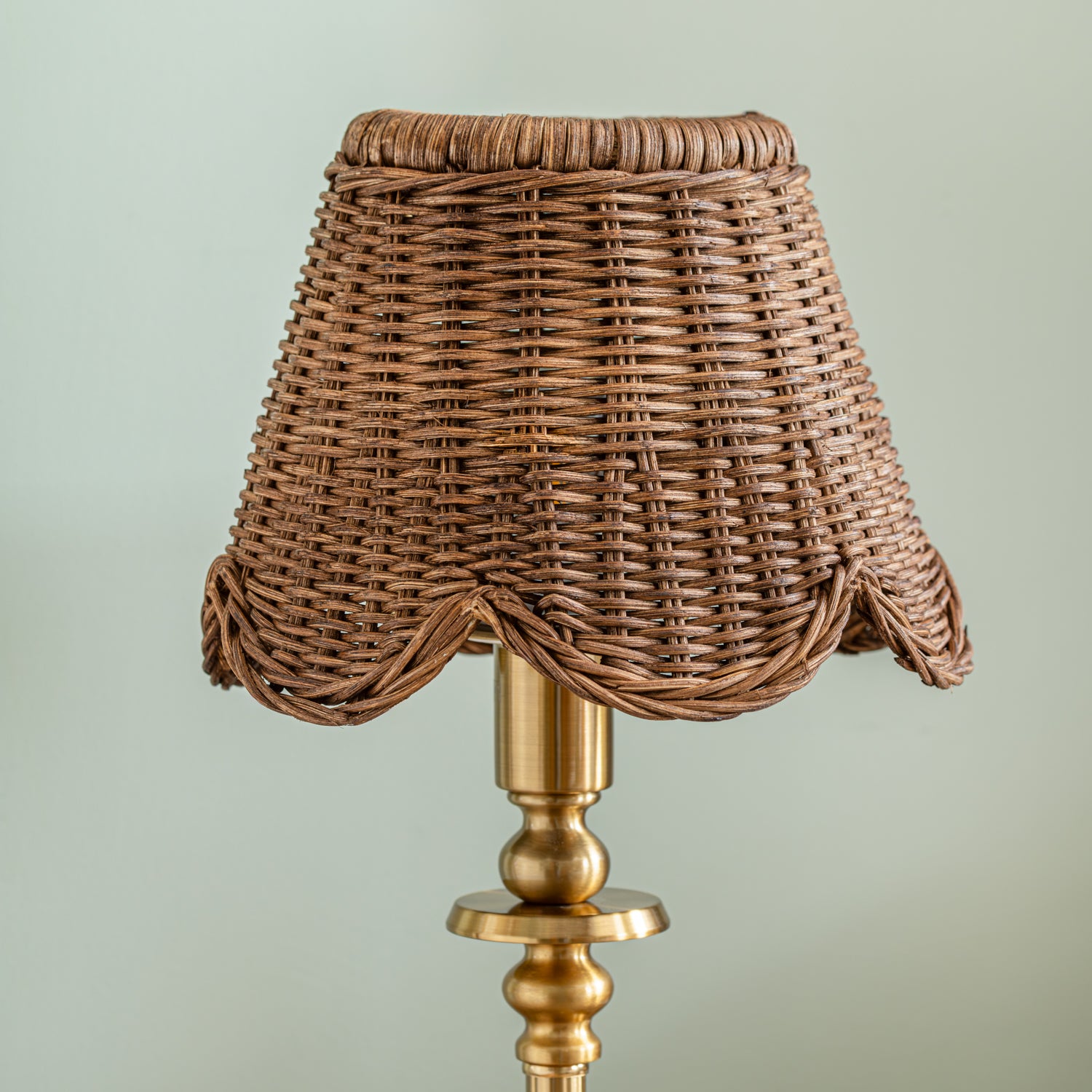 Mimi-scallop-lampshade-small-teak-close-up