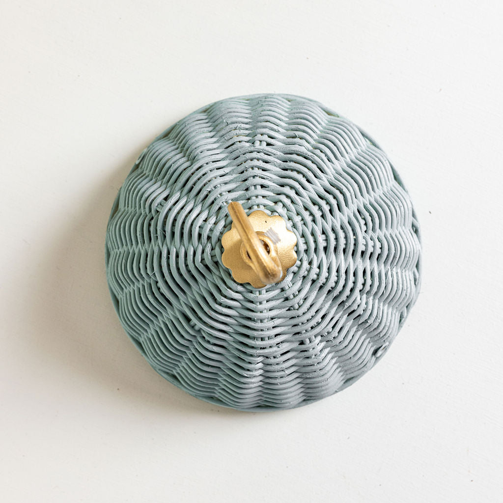 Rita-ceiling-rose-dix-blue-with-fixture