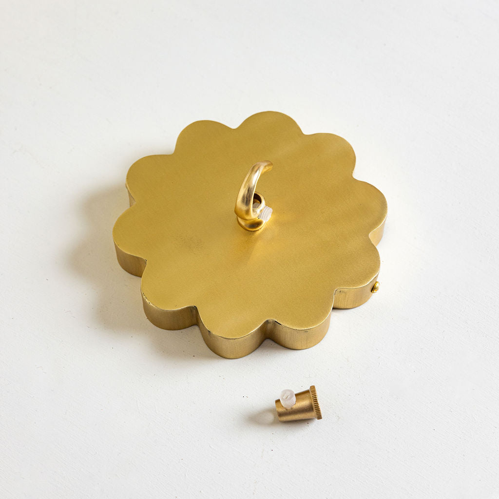 Scallop-ceiling-rose-lacquered-brass-with-hook