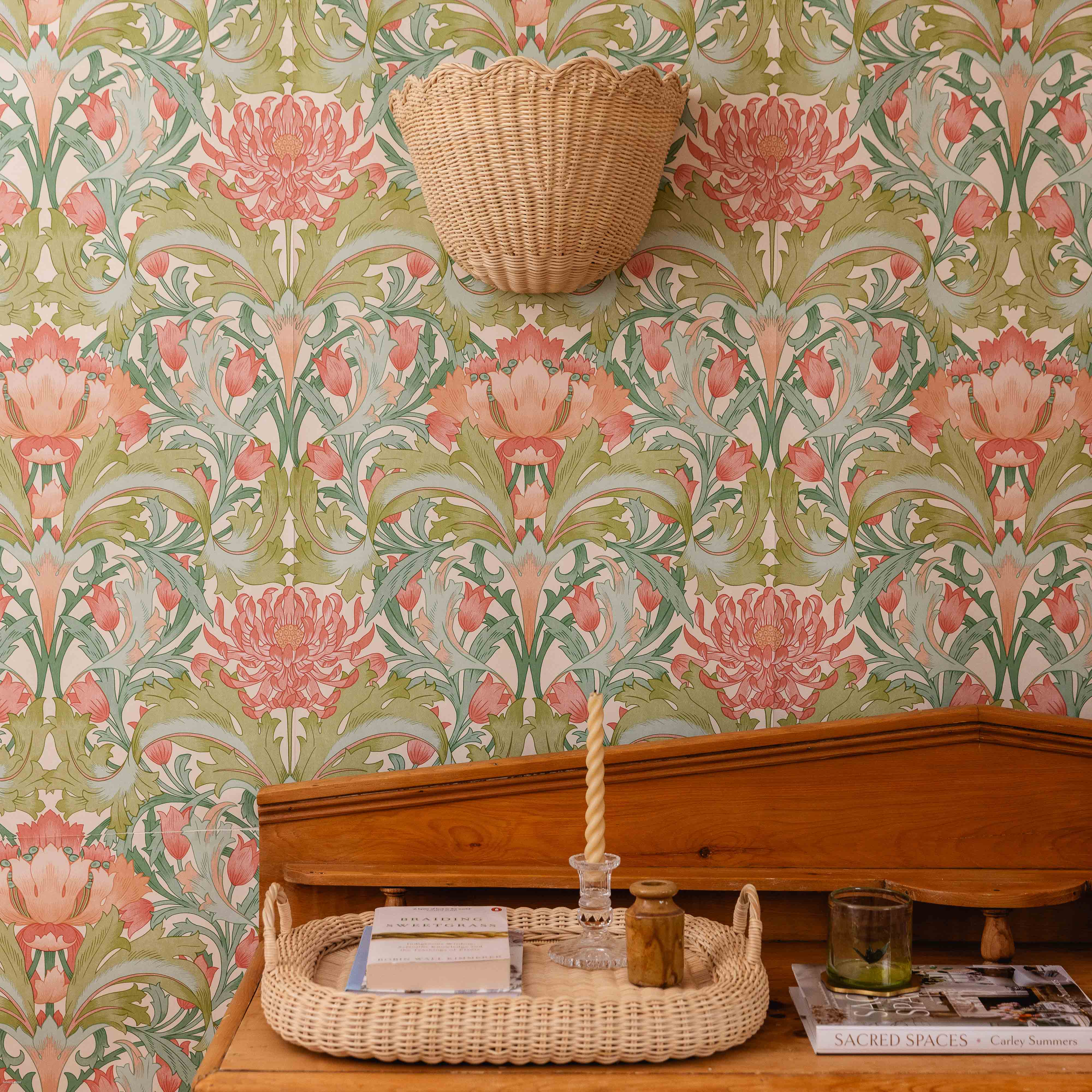 Scalloped-rattan-wall-light-small-natural