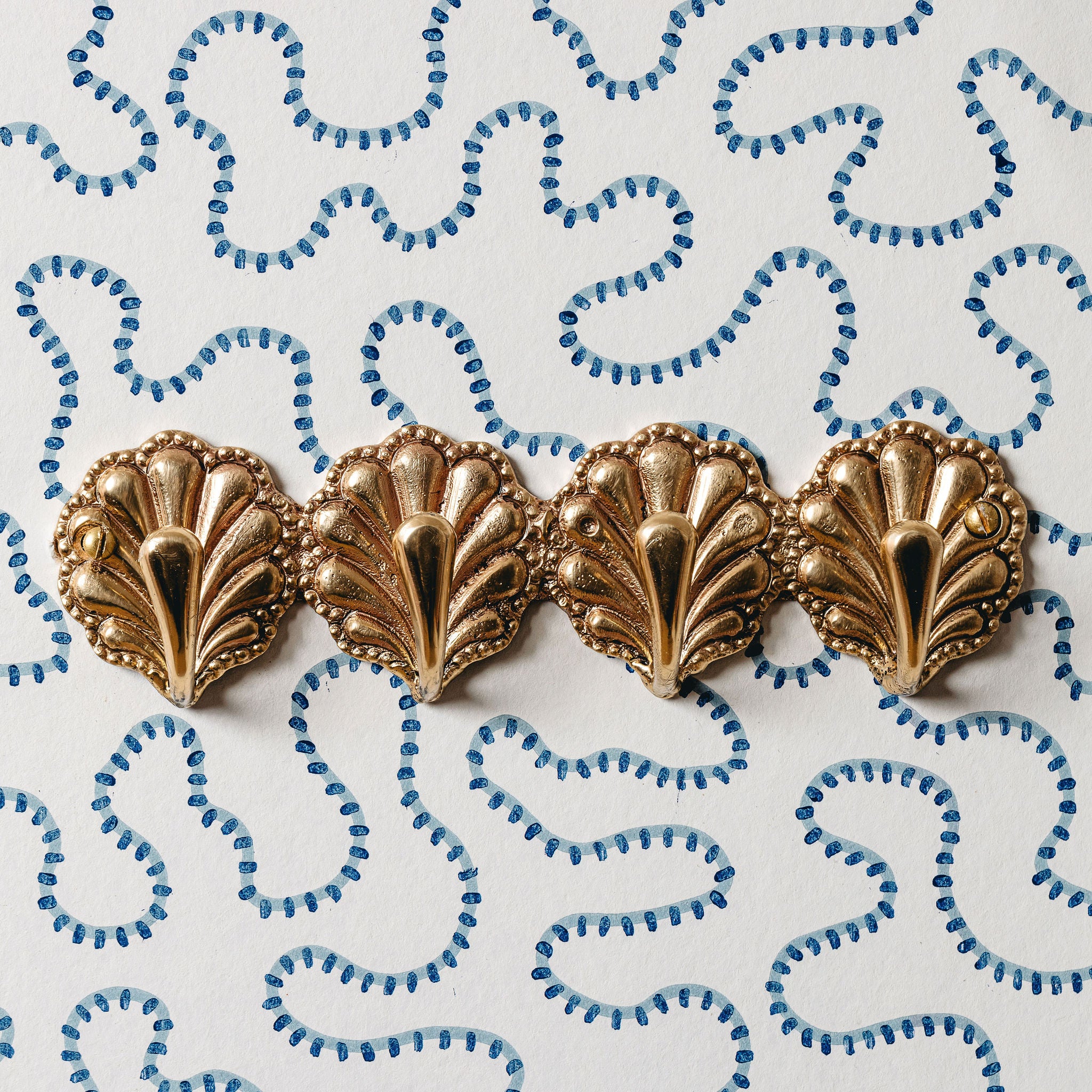 Shell-coat-rack-front-image