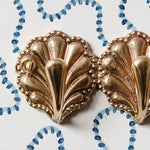 Shell-coat-rack-side-image-close-up