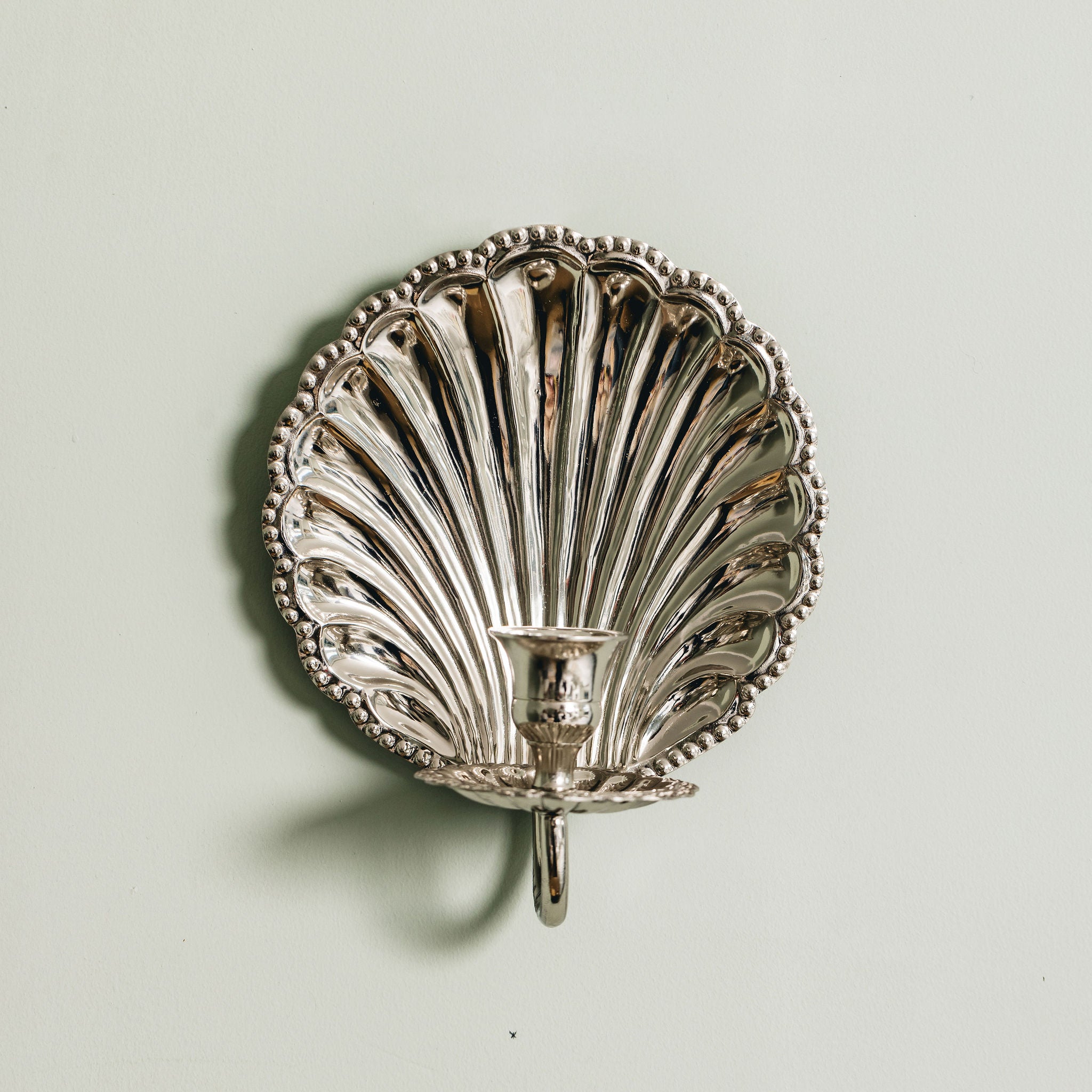 Shell-wall-sconce-single-chrome-front