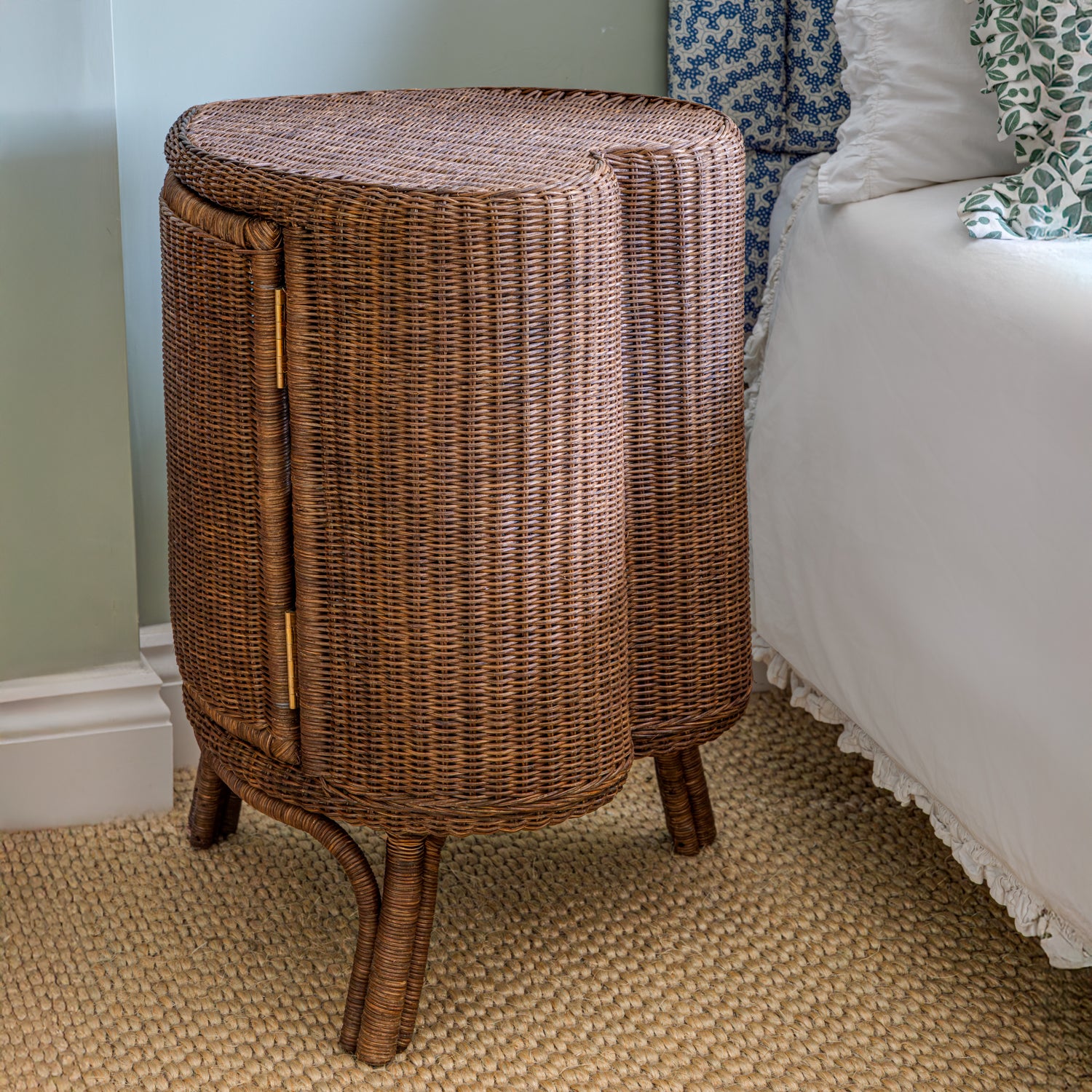 The-heart-side-table-plain-back