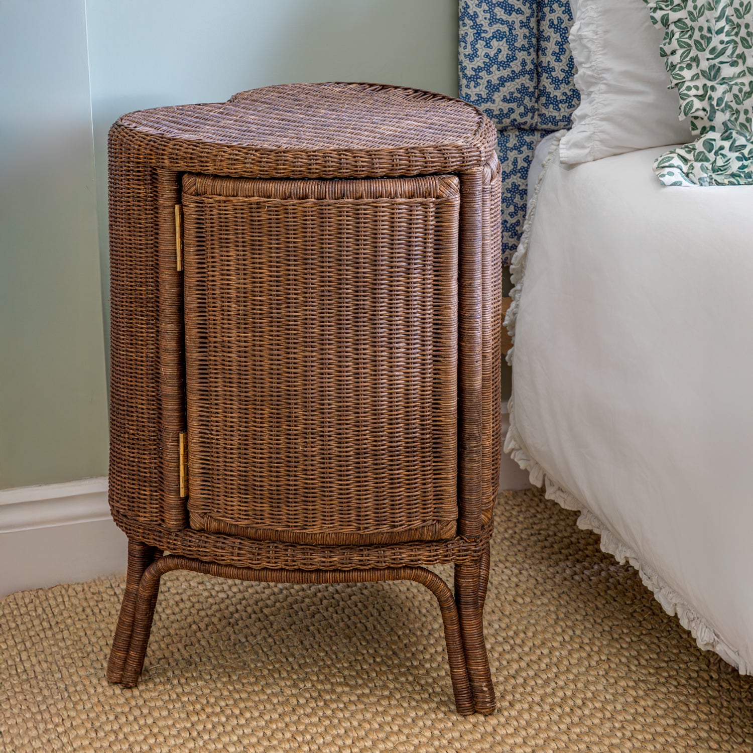 The-heart-side-table-plain