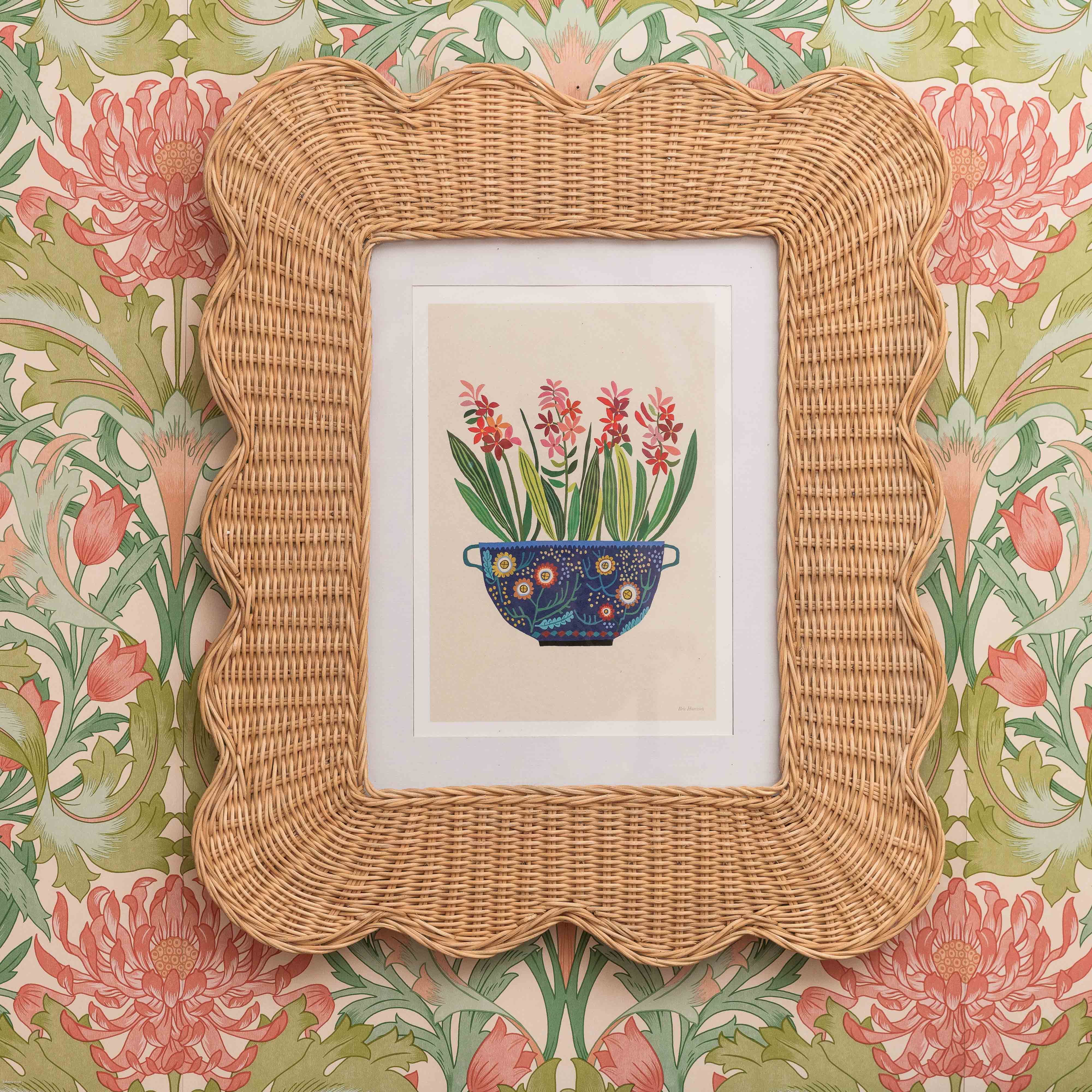 Mimi-Rattan-Scalloped-photo-frame-A4