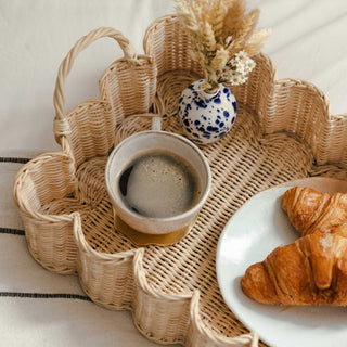 mini-rattan-wavy-tray-natural-closeup